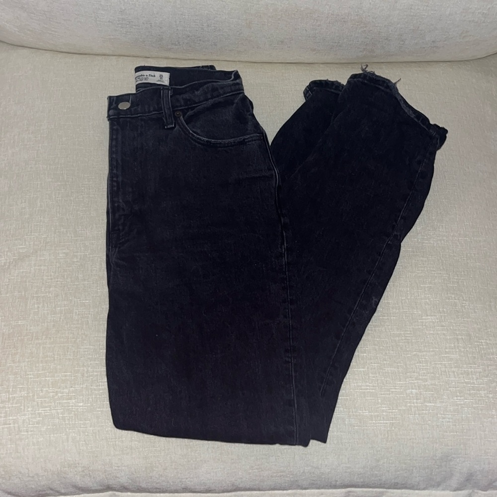 ABERCROMBIE : the 90s straight ultra high rise jeans- cube love- regular length